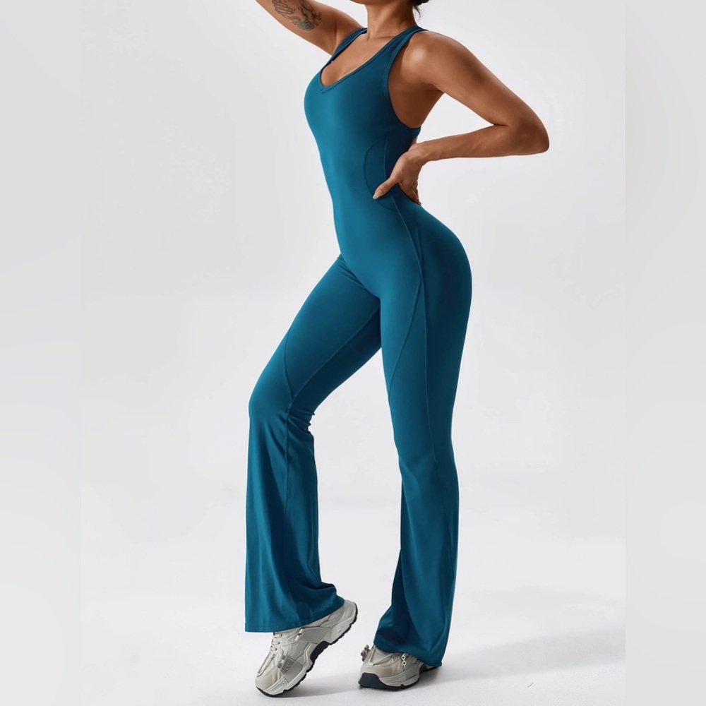 YEOREO Open Back Flare Jumpsuit Small